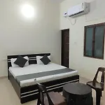 Hotel Shri Jeevandham, Near Prem Mandir, Parikrama Marg
