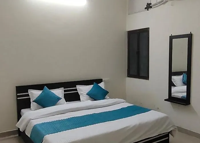 Hotel Shri Jeevandham, Near Prem Mandir, Parikrama Marg
