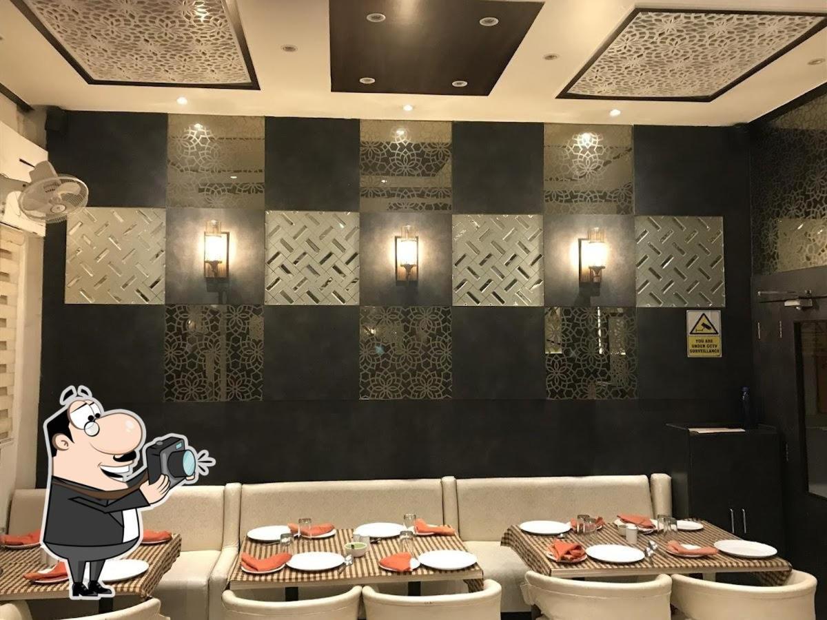 Hotel Shri Jeevandham, Near Prem Mandir, Parikrama Marg *