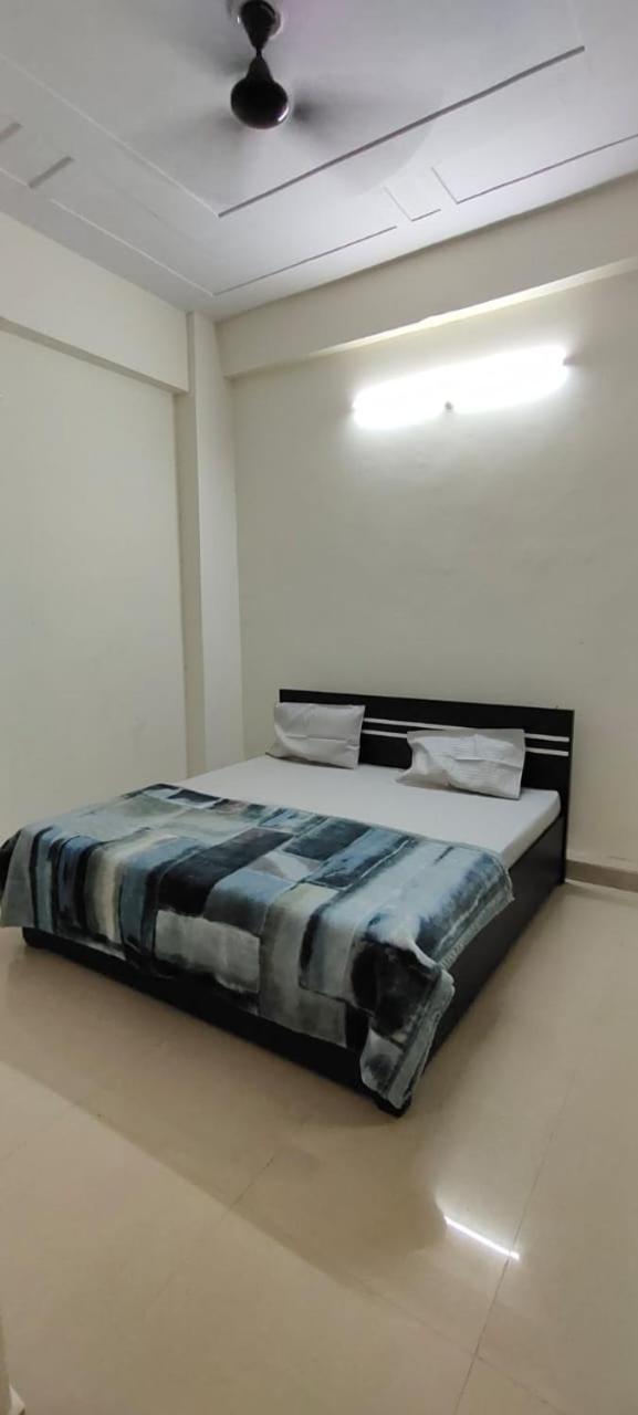 Hotel Shri Jeevandham, Near Prem Mandir, Parikrama Marg Vrindavan
