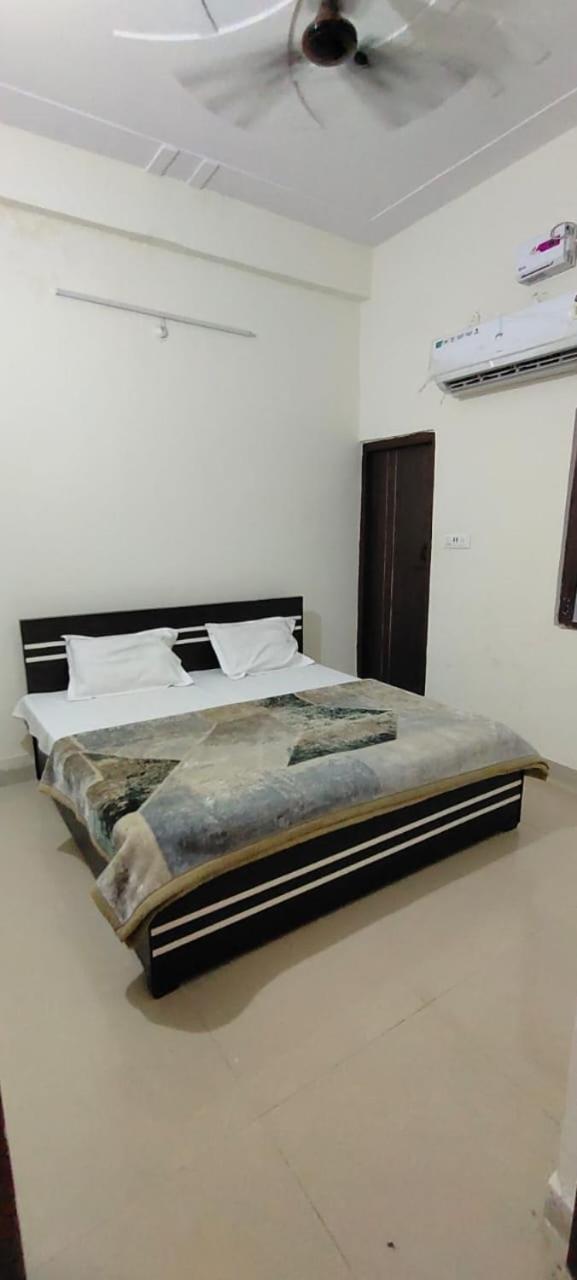 Hotel Shri Jeevandham, Near Prem Mandir, Parikrama Marg Vrindavan