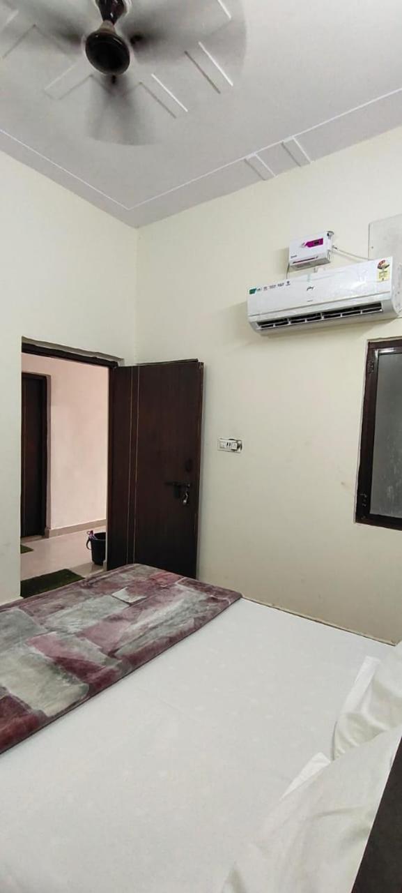 Shri Jeevandham, Near Prem Mandir, Parikrama Marg Hotel