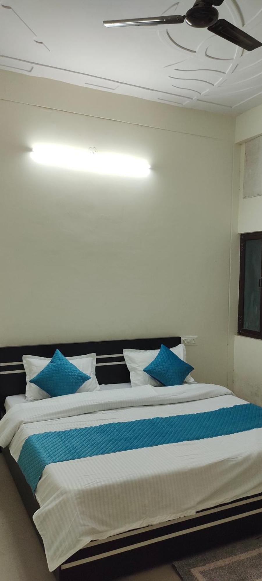 Shri Jeevandham, Near Prem Mandir, Parikrama Marg Hotel